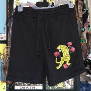 🌹H&M black (w/ tiger design) sweat shorts🌹